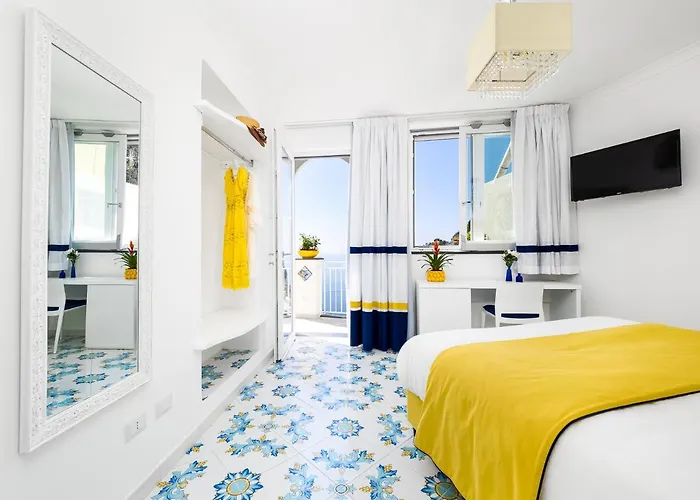 Blue Waves - De Vivo Realty شقة