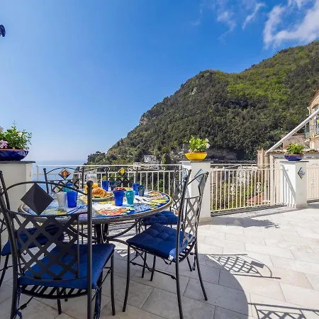 De Vivo Realty - Blue Waves Apartment *