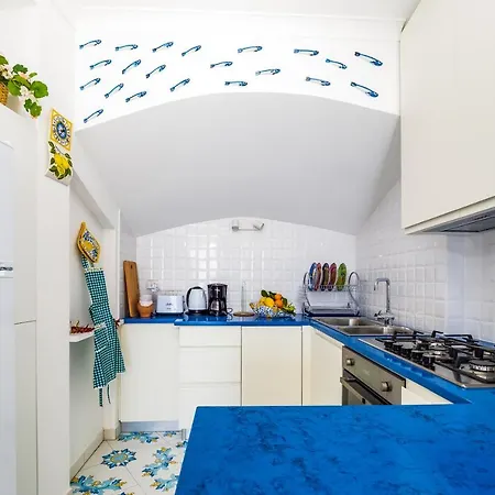 De Vivo Realty - Blue Waves Positano Apartment *