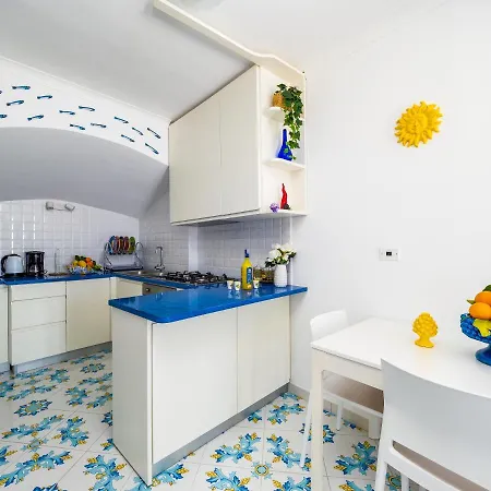 De Vivo Realty - Blue Waves Positano Apartment *