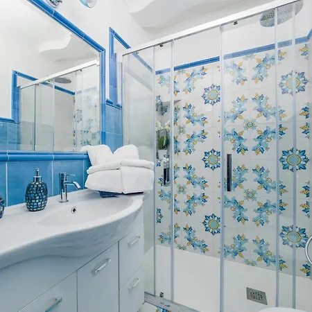 De Vivo Realty - Blue Waves Positano Apartment