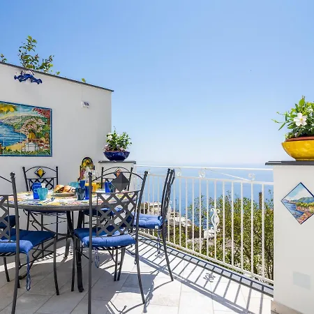 Blue Waves - De Vivo Realty Apartman
