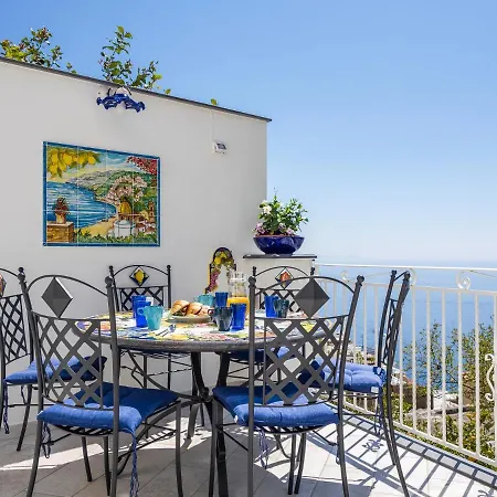 Blue Waves - De Vivo Realty Apartman