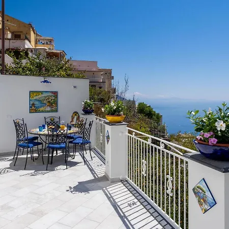 De Vivo Realty - Blue Waves Apartment Positano