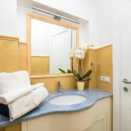De Vivo Realty - Blue Waves Positano *