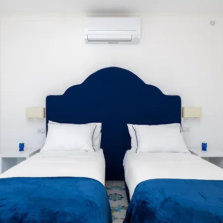 De Vivo Realty - Blue Waves Positano