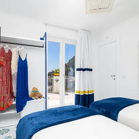 De Vivo Realty - Blue Waves Positano *