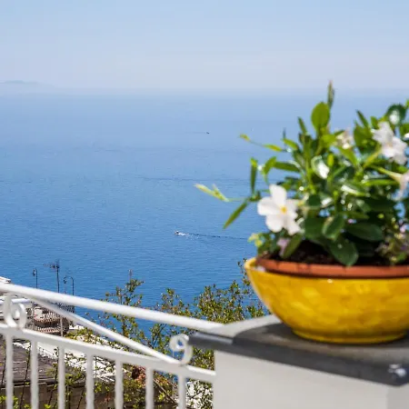 Apartment Blue Waves - De Vivo Realty