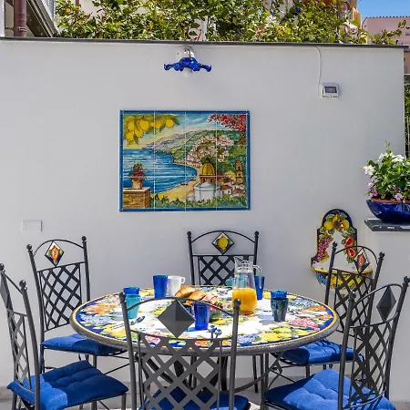 De Vivo Realty - Blue Waves Apartment Positano