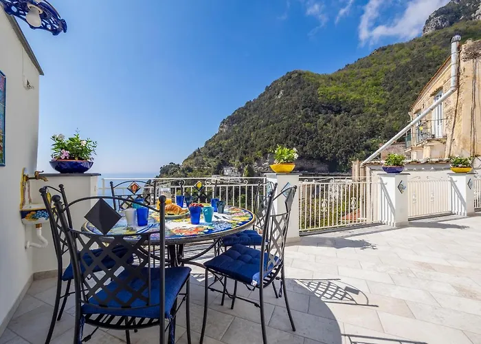 Blue Waves - De Vivo Realty Apartment *