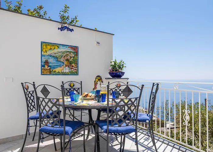 Blue Waves - De Vivo Realty Apartment